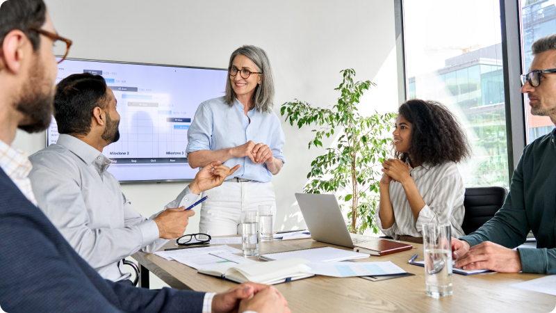 Australian mortgage broker collaborating with outsourced mortgage assistant  for loan processing support
