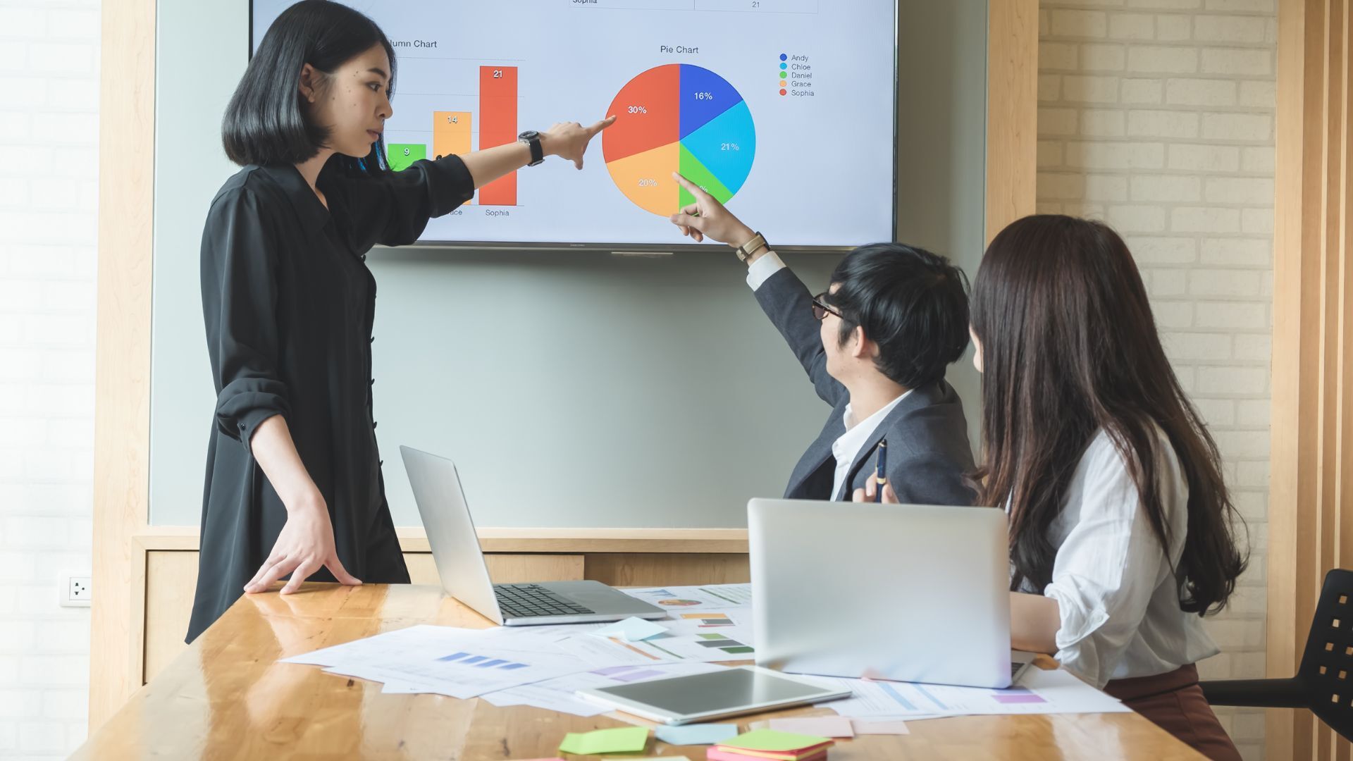 Executives using influence training frameworks to align global stakeholders and accelerate decisions in volatile markets